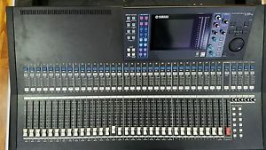 Yamaha LS9 32 Channel 8 Buss 4 Matrix Digital Mix Console.