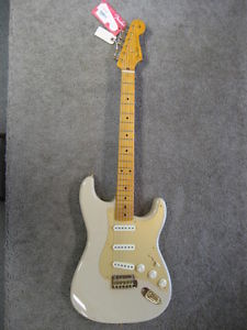 Fender 60th Anniversary Classic Player Stratocaster w/case New Old Stock