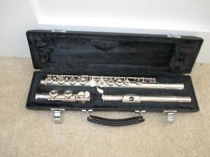 Yamaha YFL 261 Open Hole Flute with Hard Case - Nice Condition