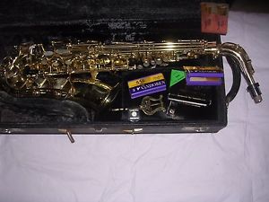 YAS-61 saxophone with case