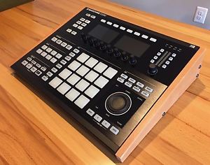 NATIVE INSTRUMENTS MASCHINE STUDIO  w/ 4 Expansions and Wooden Sides