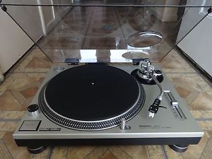 TECHNICS SL 1200mk2 DIRECT DRIVE TURNTABLE DUAL VOLTAGE+ TECHNICS HEADSHELL MINT