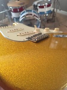 Fender Stratocaster FSR Gold Sparkle
