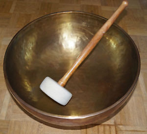 fuß Klangschale  XXL 10,5 KiloKissen Handgehämmerte Reine handarbeit  Klöppel