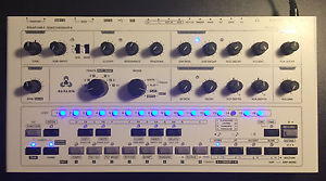 Abstrakt Instruments Avalon just as NEW / Better than a Roland TB-303