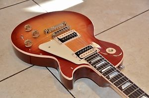 2015 Gibson Les Paul Classic. Heritage Cherry Sunburst.