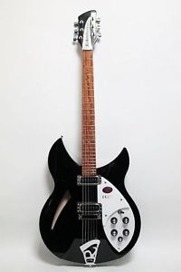 Rickenbacker 330 New  w/ Hard case