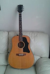 GIBSON J-50 DELUXE ELECTRO ACCOUSTIC GUITAR - 1974