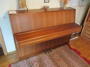 Yamaha Klavier Nussbaum satiniert SN 2817869