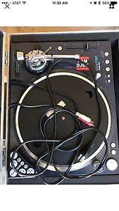 2 Stanton STR8 150 DJ Turntables, 2 Novation Dicers