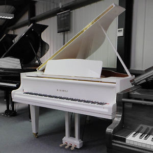 Used Kawai Grand Piano, GM10  - Polished White