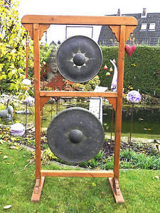 Zwei schöne antike Tempelgongs (Buckelgongs) aus Nepal