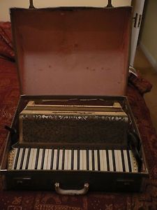 Antique Hohner L'ORGANOLA Piano Accordion
