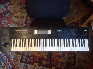 Korg TR61 Synthesizer