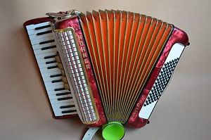 Akkordeon Hohner Concerto III Rot-Perl.mit Koffer.