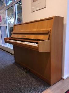 GROTRIAN STEINWEG Modell 110 Kirsche satiniert RENNER-Mechanik