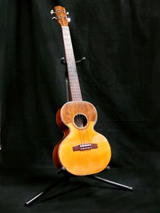 cuatro venezolano (Venezuelan Quatro Guitar)