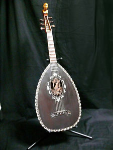 antique laute gitarre (German lute guitar)