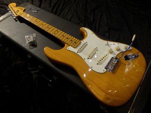 Fender Stratocaster 1975 Used  w/ Hard case
