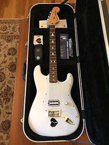Rare Fender Tom Delonge Stratocaster White Atticus Locking Tuners Invader