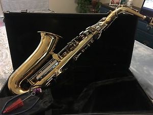 YAMAHA YAS-26 STANDARD Eb ALTO SAXOPHONE - EXC. COND WITH STRAP AND CASE