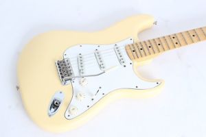 2008 Fender Artist Series Yngwie Malmsteen Stratocaster Vintage White w/case