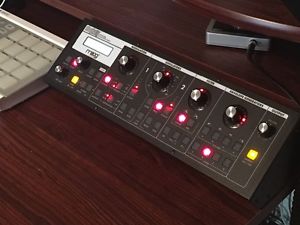 Moog Slim Phatty Monophonic Analog Rack/Tabletop Synthesizer/USB ,MIDI w/ ears