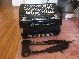 Akkordeon Knopf Paolo Soprani Internationale iii 120 Bässe