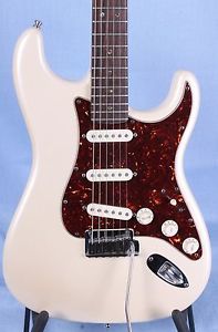 2006 Fender American Deluxe Stratocaster - Olympic Pearl White w/ Hard Case!