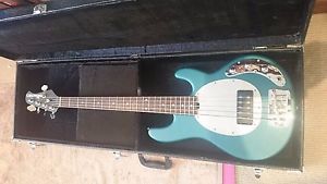 >>Ernie Ball Music Man Sub 5 Bass (made in the USA) includes hard case and strap
