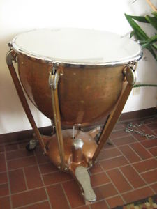 GOOD 26 INCH LUDWIG STANDARD SYMPHONIC COPPER TIMPANI, NO DENTS