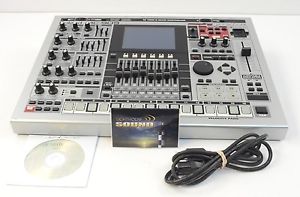 Roland MC-909 Sampling Groovebox