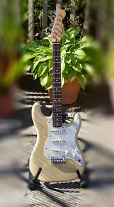 RARE Fender Strat USA 1984 by J Serna Dan Smith era with Fullerton case