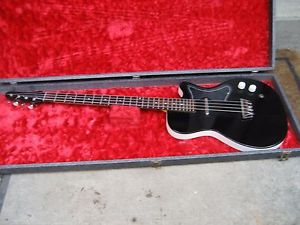 DANELECTRO SILVERTONE BASS GUITAR, 1960'S, CASE, VERY CLEAN
