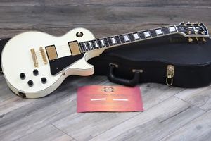 2005 Gibson Les Paul Custom Alpine White Great shape COA and Original Case Ebony
