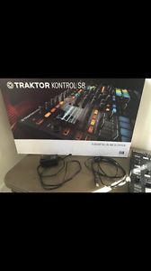 Native Instruments Traktor Kontrol S8 DJ Controller