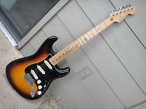 BEAUTIFUL ELECTRIC GUITAR FENDER STRATOCASTER SERIAL # MZ1099129