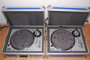 Technics SL-1200 MK5's Turntables with cases EXCELLENT L@@@@K!!!!