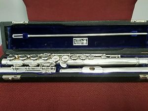 W. S. Haynes 1957 solid silver flute #25820 C foot.Brand new pads.