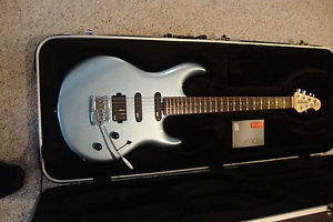 ERNIE BALL MUSIC MAN LUKE in luke blue w/case L@@K!!