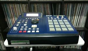 Akai MPC 2000XL 32MB Max ram Zip 100mb w/ 11 zip disk w/ samples & drums