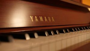 Yamaha Klavier, braun, 125cm, Walnußholz, Upright Piano, Konzertklavier