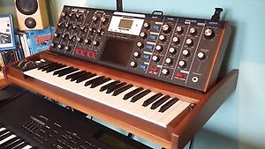Beautiful MIniMoog Voyager Select Edition. Walnut Cabinet/ Blue Back-Lighting
