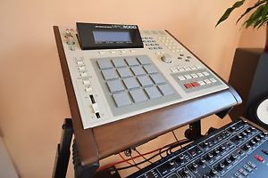 Akai MPC 3000 / 32MB / CF Card Reader / Vailixi 3.50 / Excellent Condition