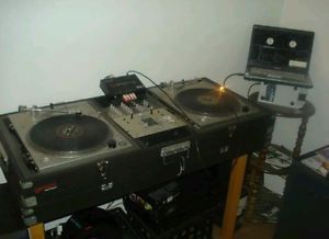 2 Stanton str8-80 Turntables