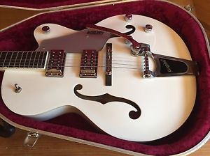 Gretsch Guitar White 5120WT In Hiscox Case Immaculate Condition