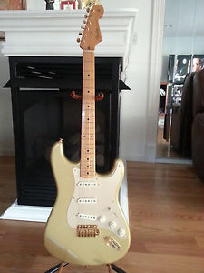 Fender Stratocaster 2004 50th Anniversary Aztec Gold MIM,New !!