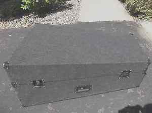 UNITEC ELITE TUBA CASE WITH FELT COVERING, FOAM INTERIOR & HINGE LOCKS