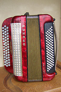 Accordéon chromatique Hohner Amati IV R, 80 basses, rouge, bon état