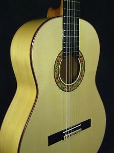 SPANISH FLAMENCO GUITAR. JUAN MONTES. 132-M.  HARD CASE. GUITARRA FLAMENCA
